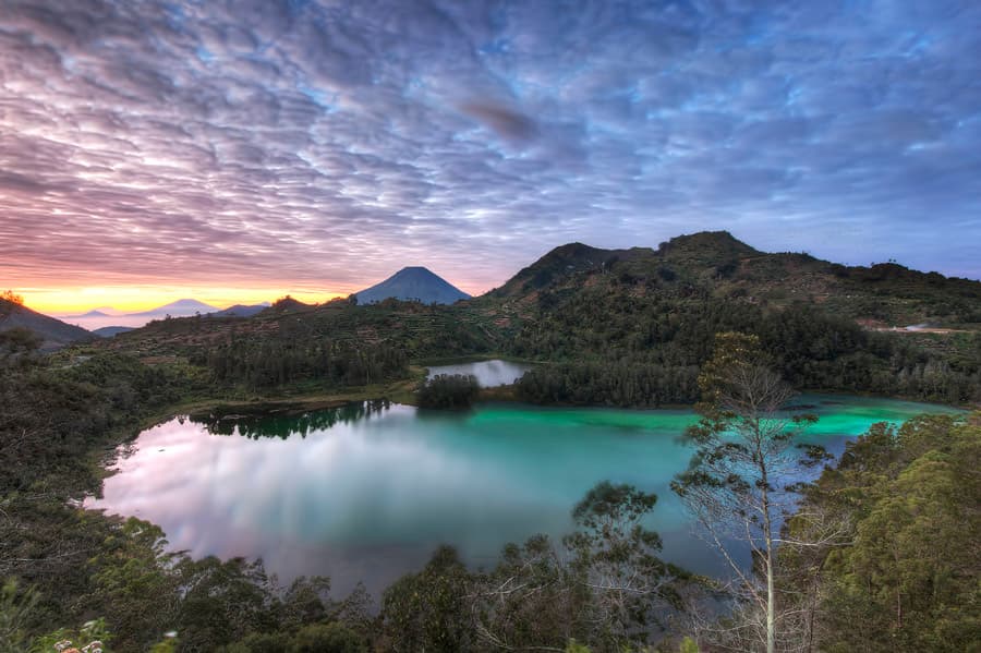 Wisata Dieng — Sikunir, Candi Arjuna, Kawah Sikidang & Telaga Warna